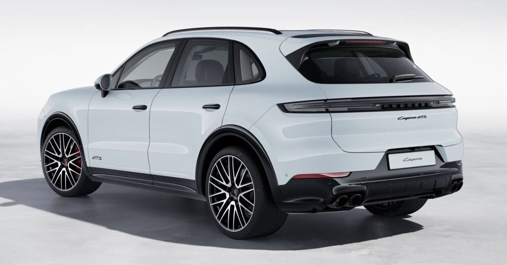 2026 Porsche Cayenne GTS photo 2