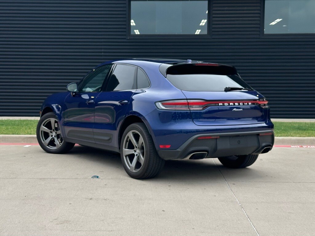 2025 Porsche Macan T photo 3