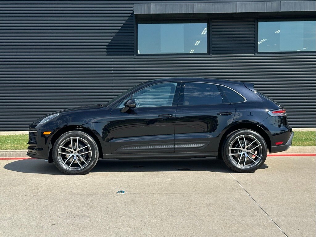 2026 Porsche Macan T photo 2