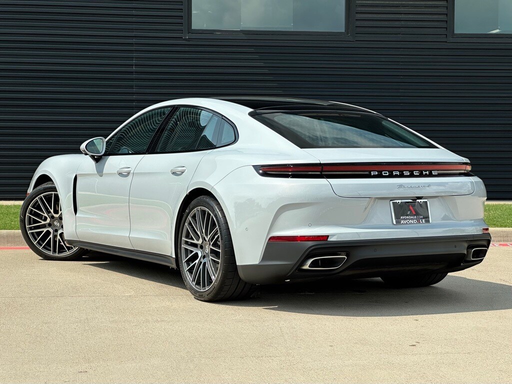 2025 Porsche Panamera 4 photo 3