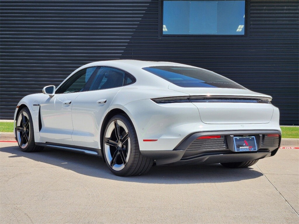 2025 Porsche Taycan photo 3