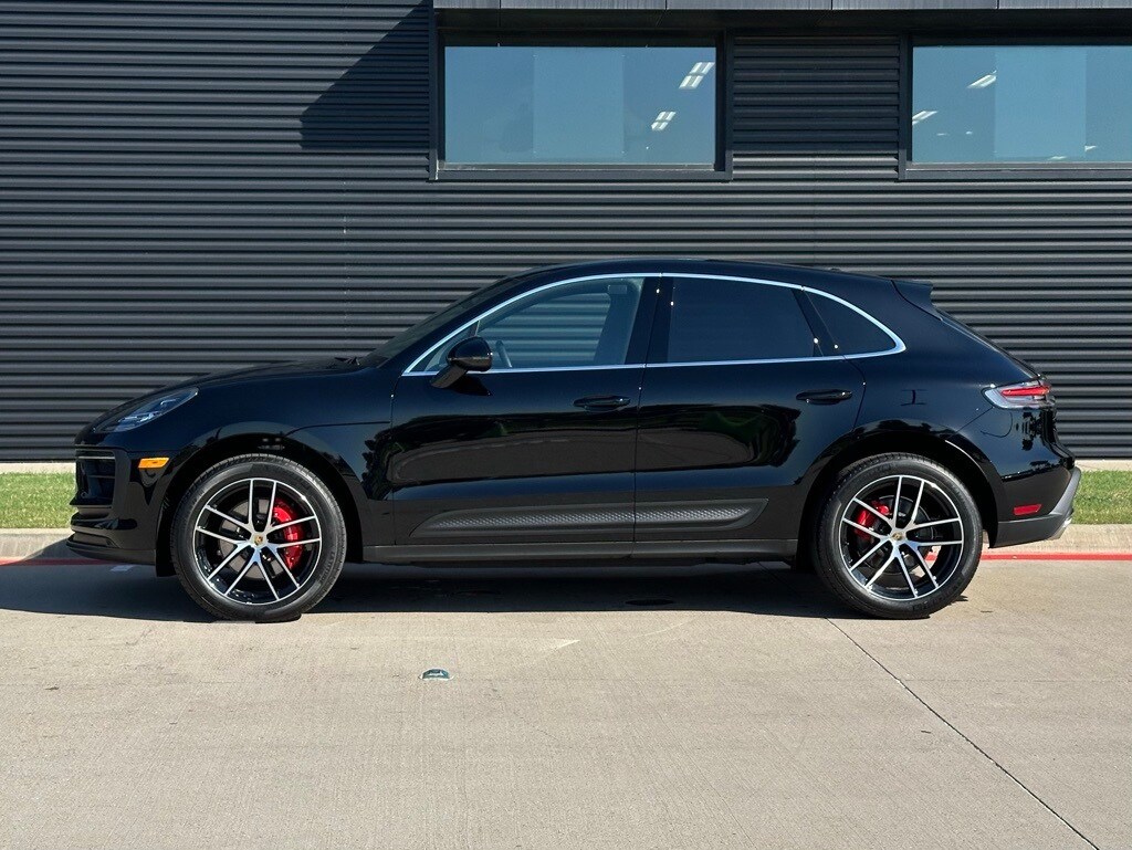 2025 Porsche Macan S photo 2
