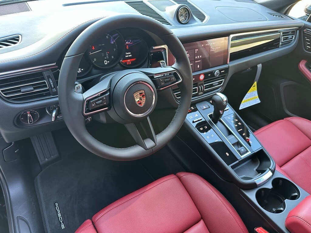 2026 Porsche Macan T photo 4