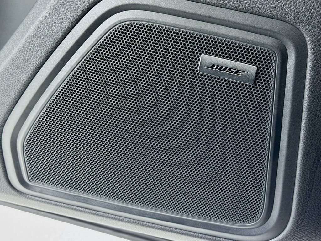 2026 Porsche Macan - Photo 12