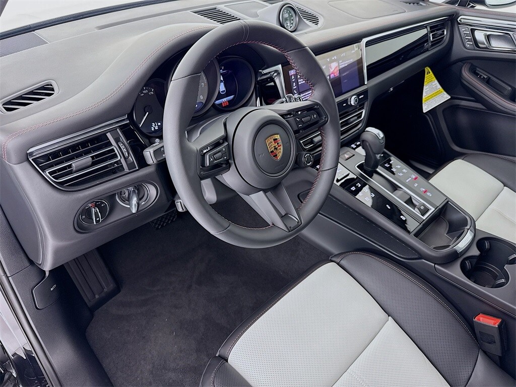 2026 Porsche Macan S photo 3