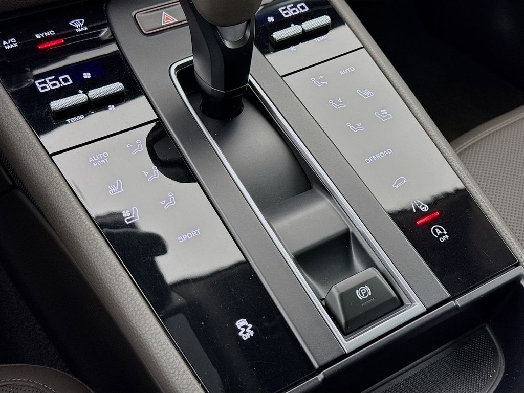 2023 Porsche Macan T - Photo 22