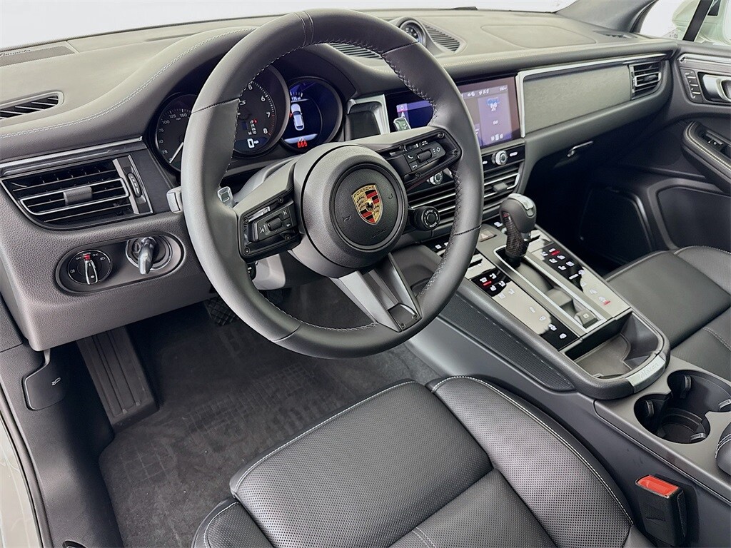 2025 Porsche Macan GTS photo 4