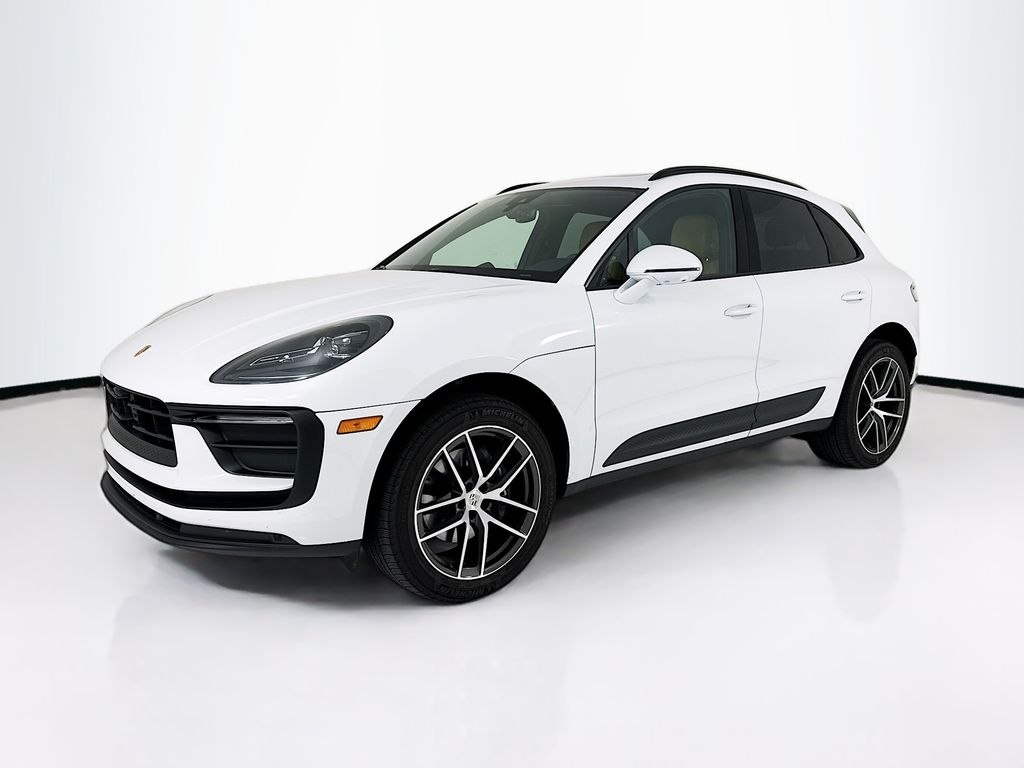 2025 Porsche Macan's photo