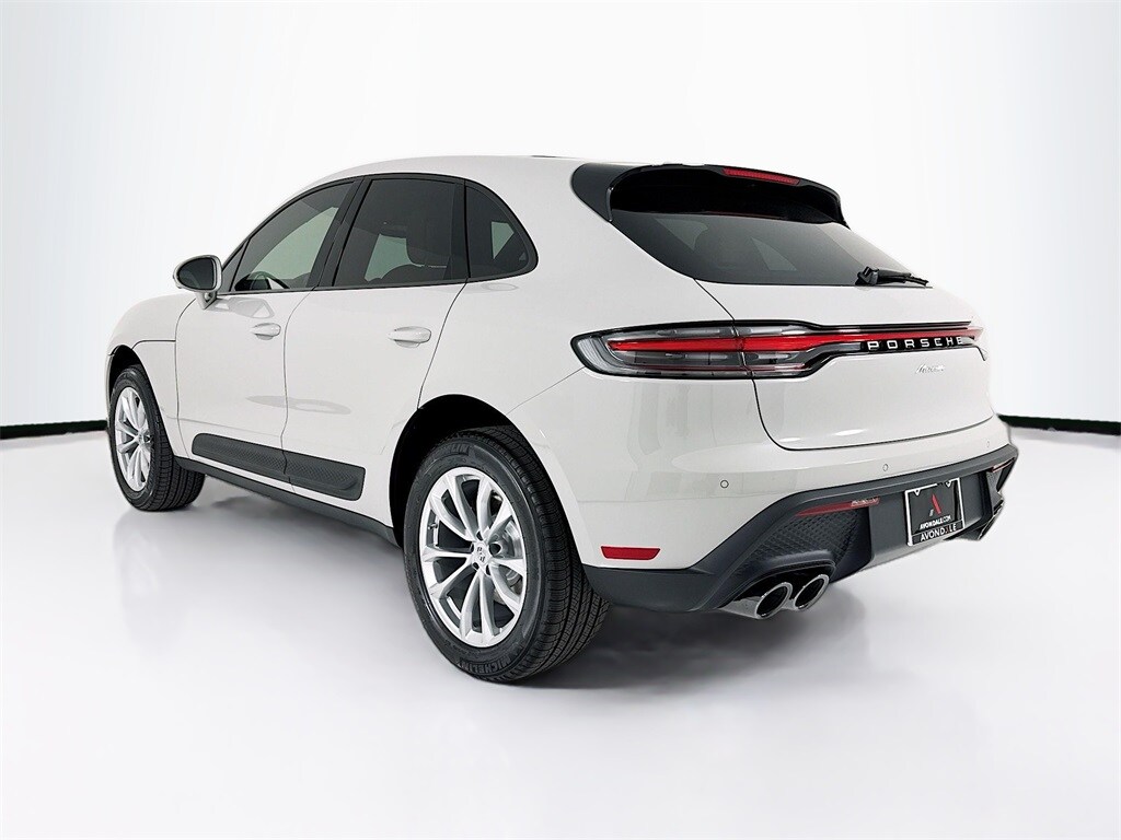 2026 Porsche Macan T photo 2