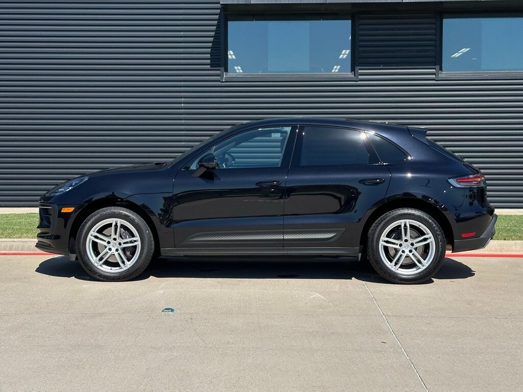 2025 Porsche Macan T photo 2