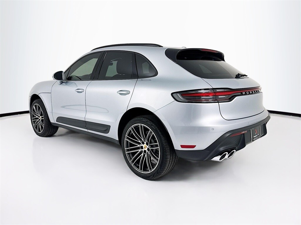 2026 Porsche Macan T photo 3