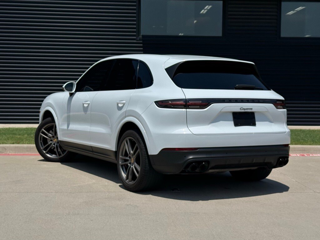 2022 Porsche Cayenne Platinum Edition photo 3