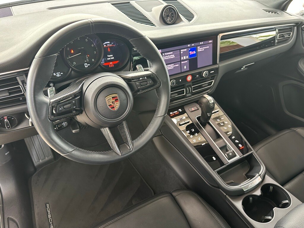 2024 Porsche Macan T photo 3