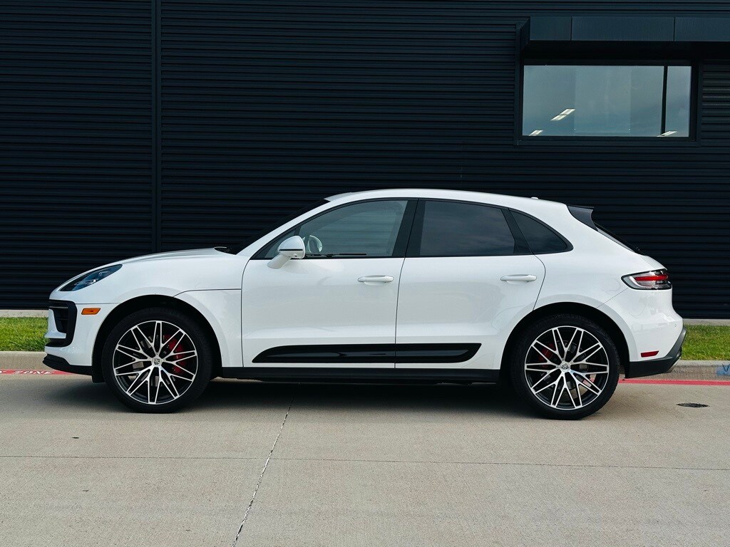 2024 Porsche Macan S photo 2
