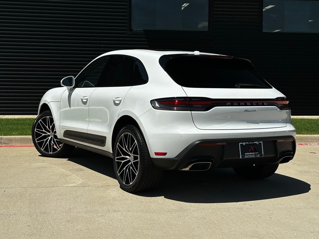 2025 Porsche Macan T photo 3