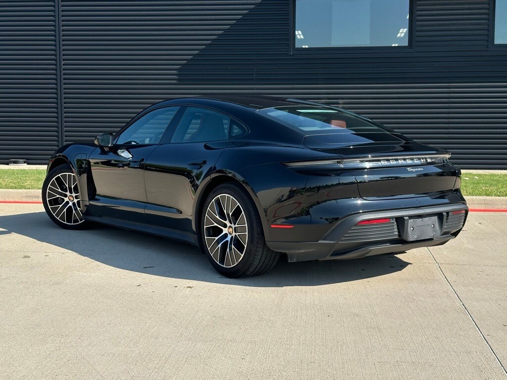 2022 Porsche Taycan photo 3