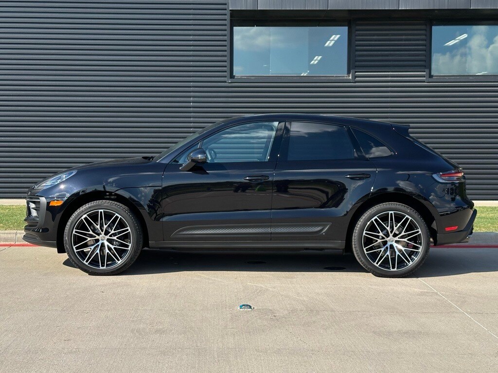 2026 Porsche Macan T photo 2