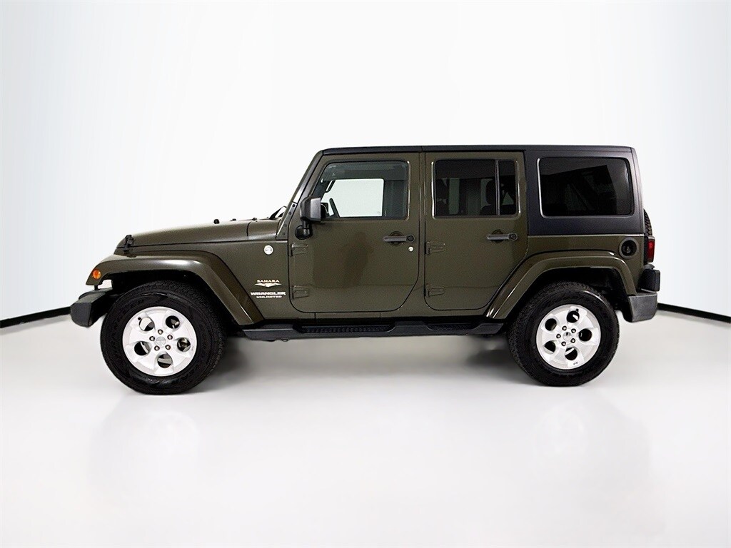 2015 Jeep Wrangler Unlimited Sahara photo 2