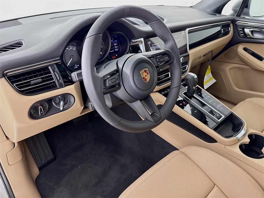 2026 Porsche Macan T photo 3