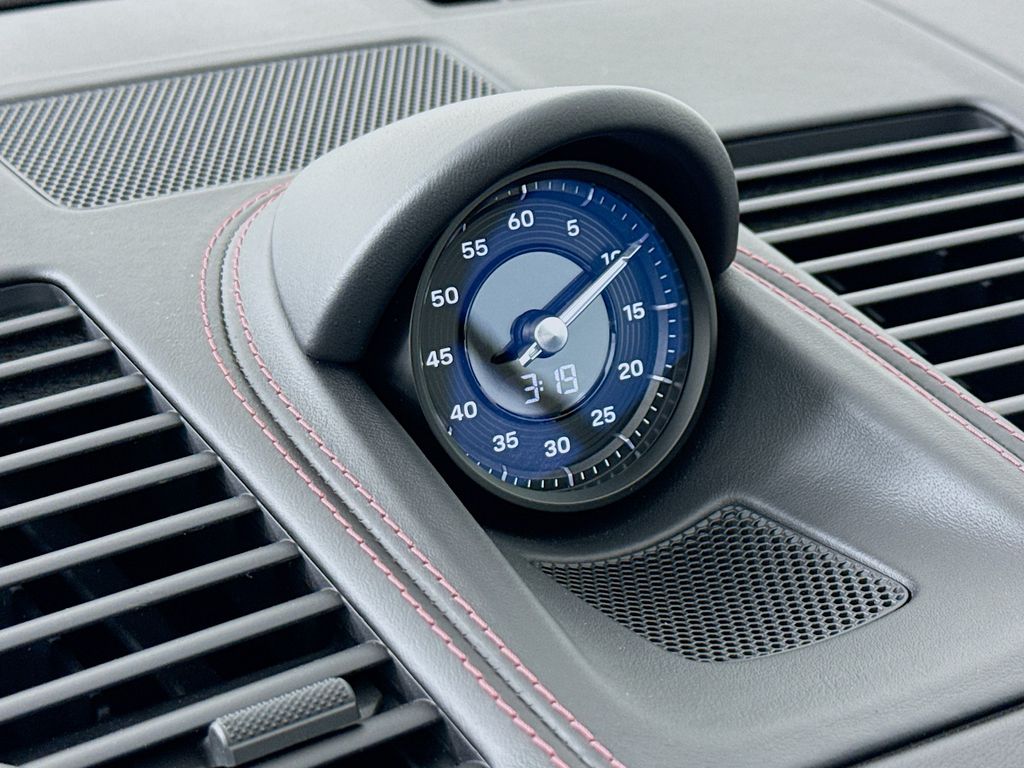 2025 Porsche 911 - Photo 17