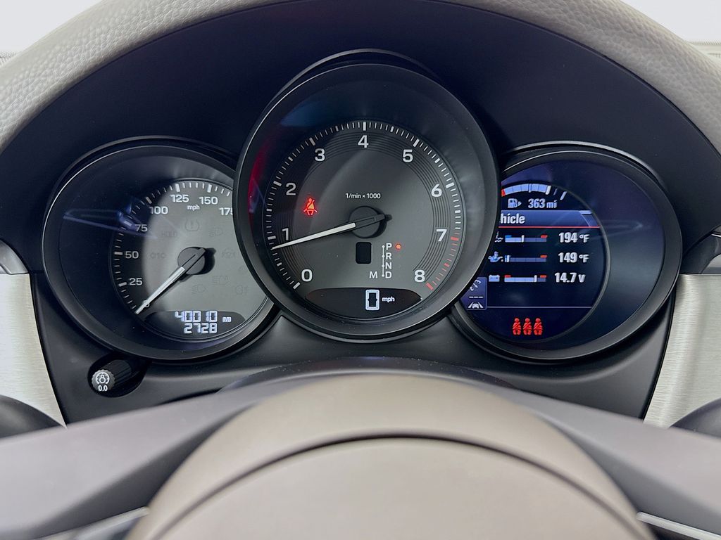 2023 Porsche Macan T - Photo 16