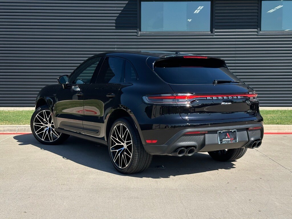 2024 Porsche Macan T photo 3