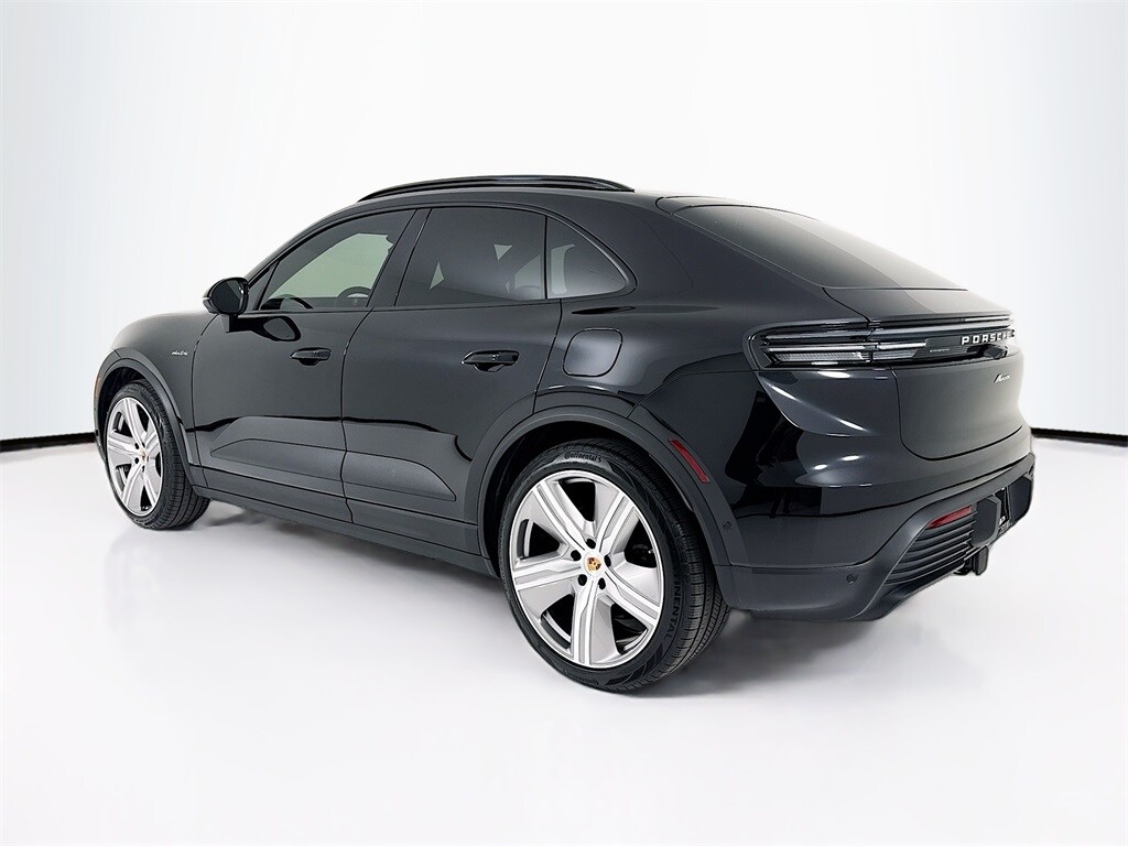 2025 Porsche Macan Electric photo 3