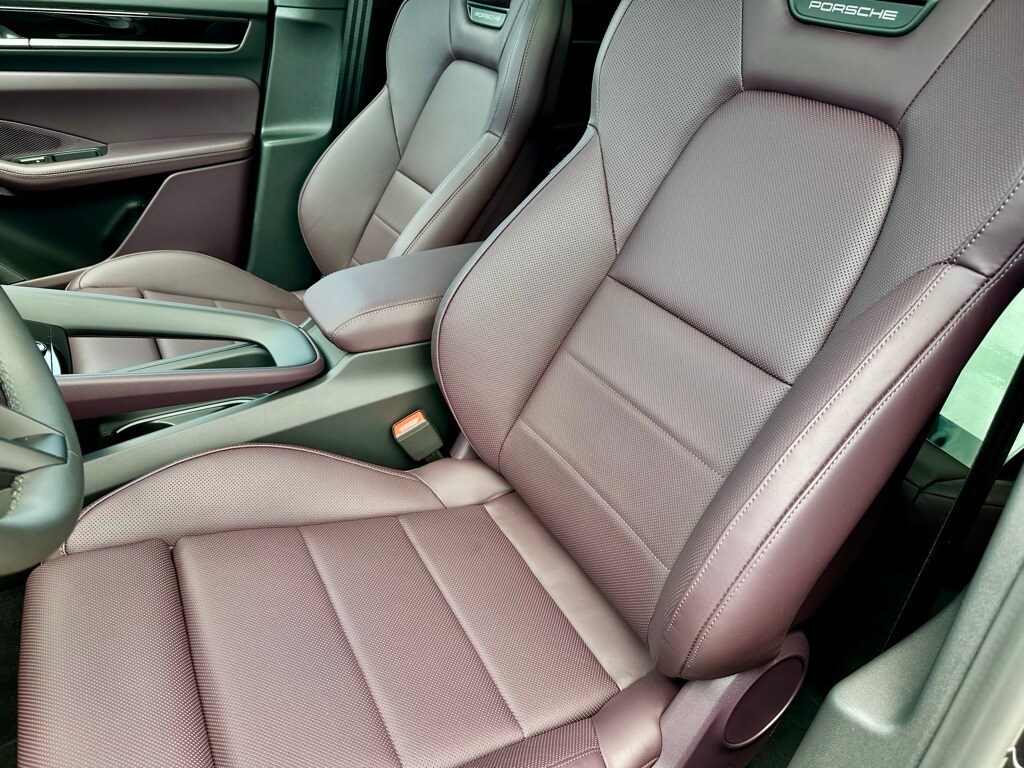 2025 Porsche Macan Electric photo 4