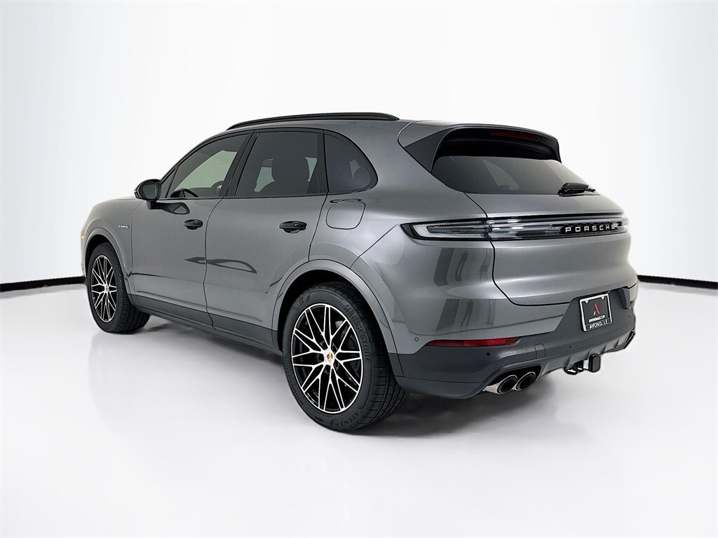 2026 Porsche Cayenne E-Hybrid photo 2