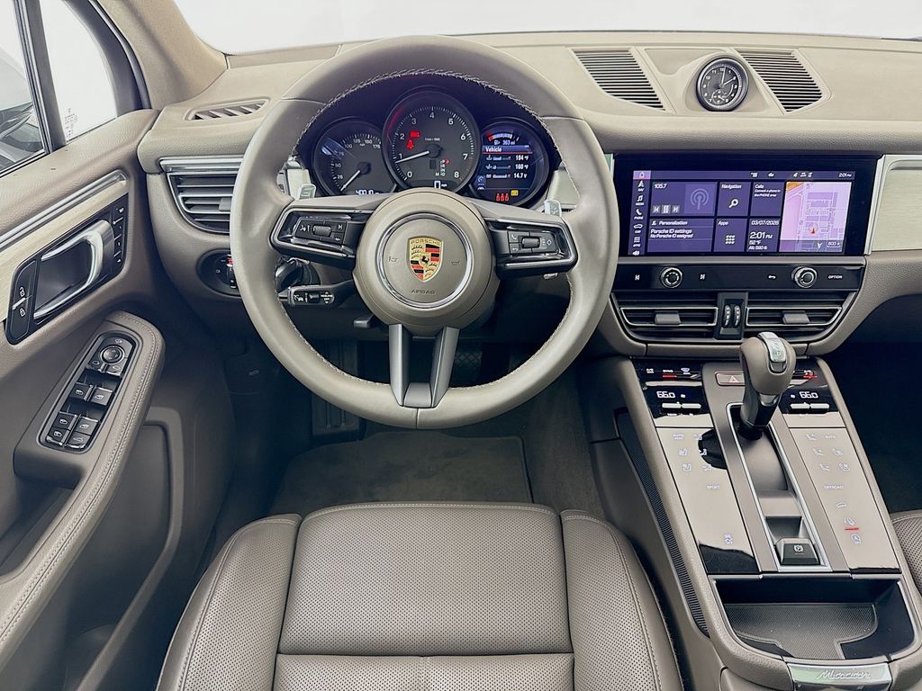 2023 Porsche Macan T - Photo 25