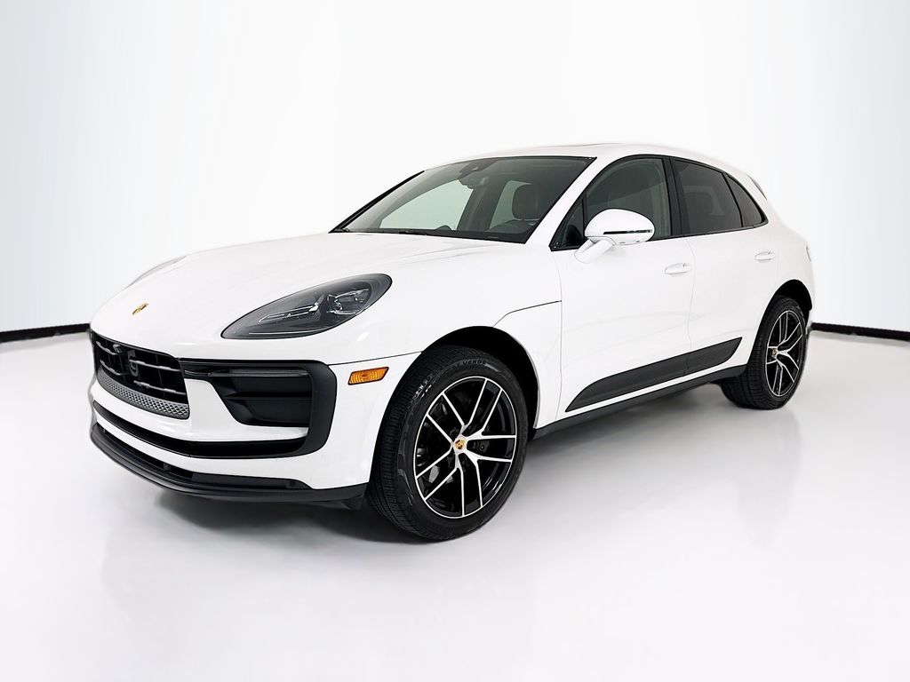 2024 Porsche Macan's photo