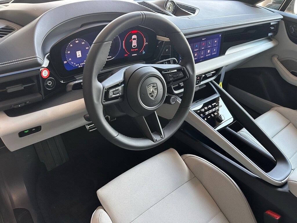 2025 Porsche Macan Turbo Electric photo 4