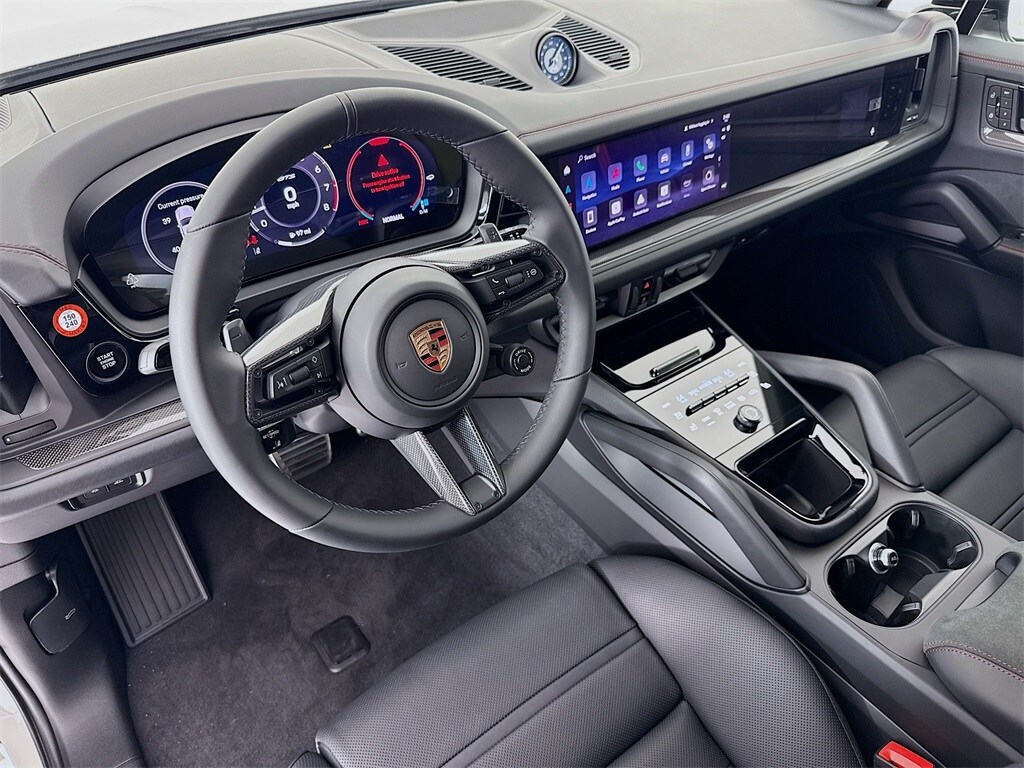 2026 Porsche Cayenne GTS photo 4