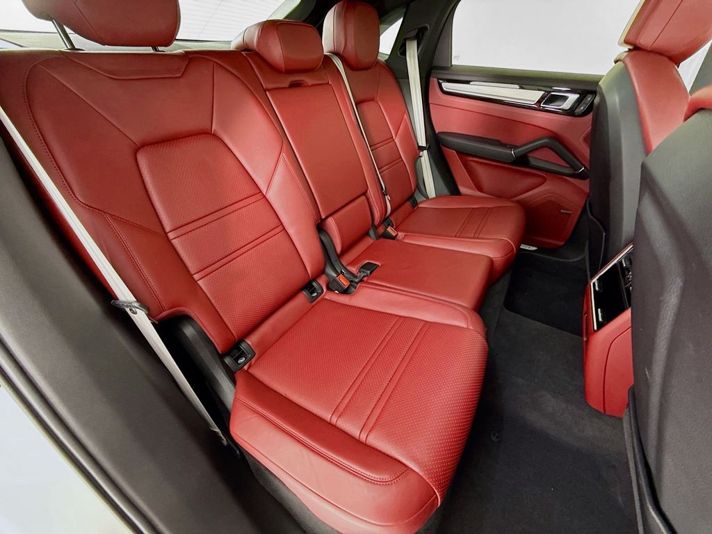 2023 Porsche Cayenne Coup Platinum Edition - Photo 30