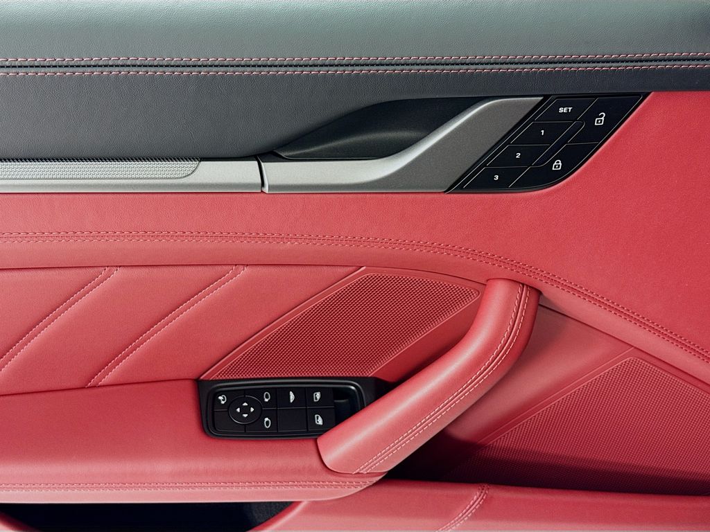2025 Porsche 911 - Photo 11