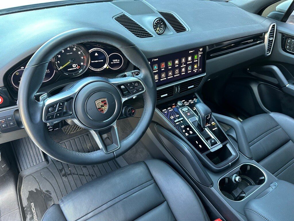 2023 Porsche Cayenne E-Hybrid photo 3