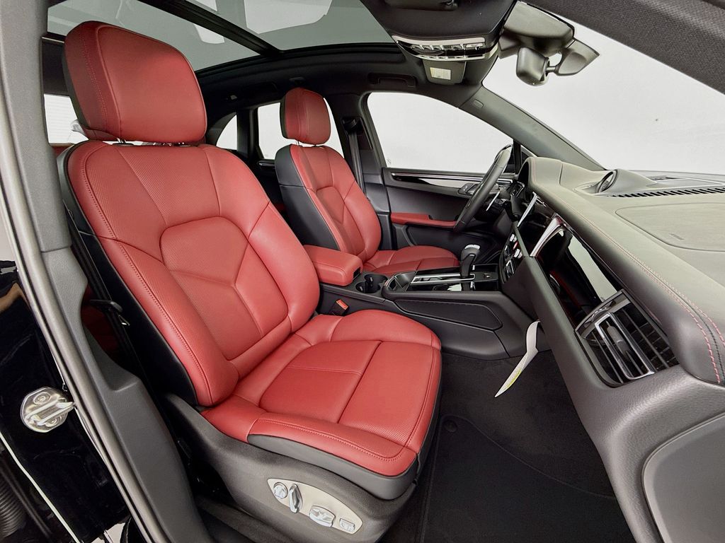 2026 Porsche Macan - Photo 31