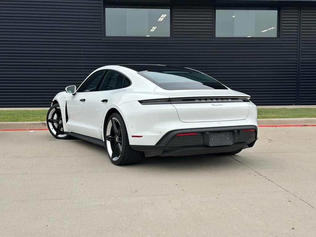 2024 Porsche Taycan photo 3