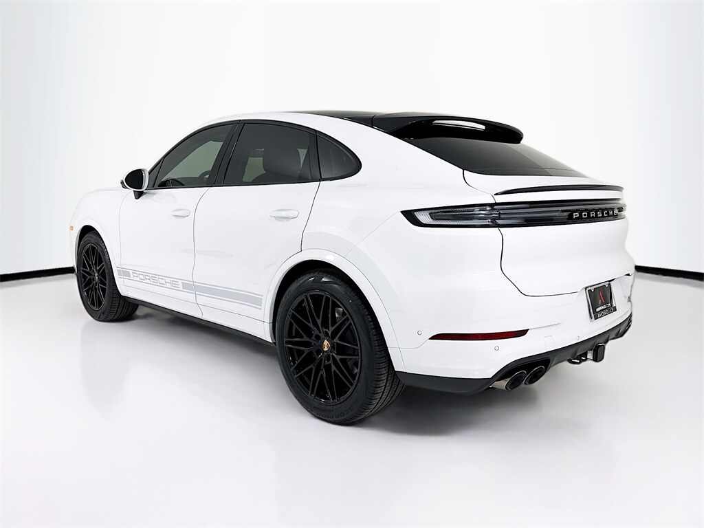 2026 Porsche Cayenne Coupe photo 3