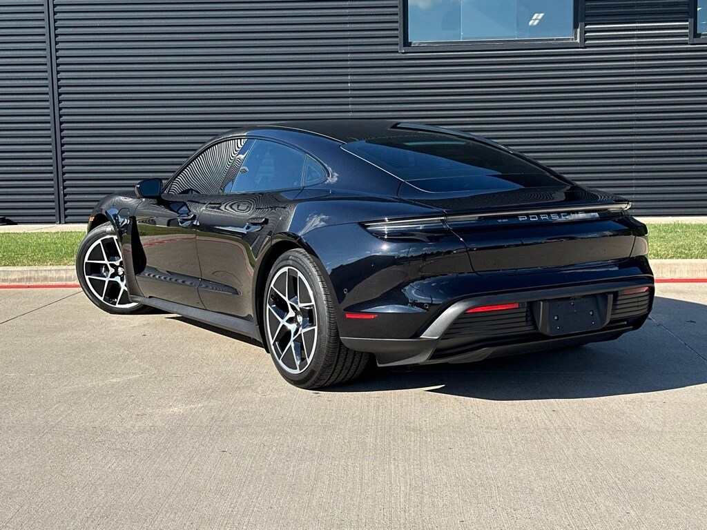2025 Porsche Taycan photo 3