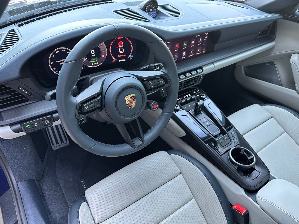 2025 Porsche 911 Targa 4 GTS photo 4