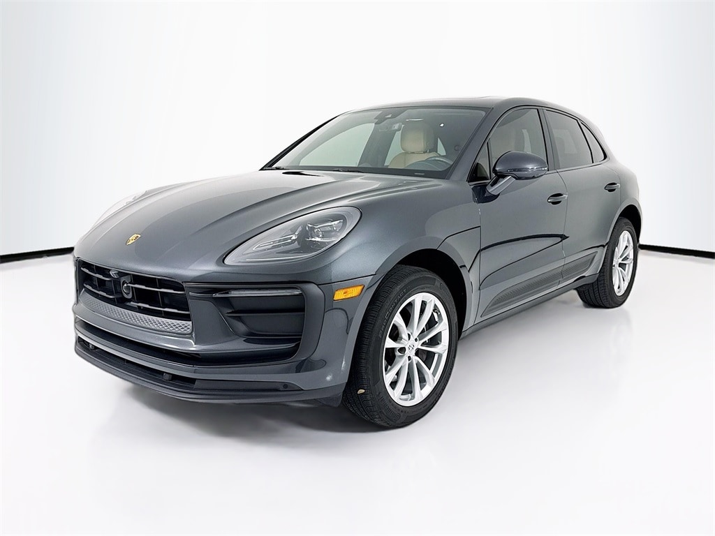 2025 Porsche Macan's photo