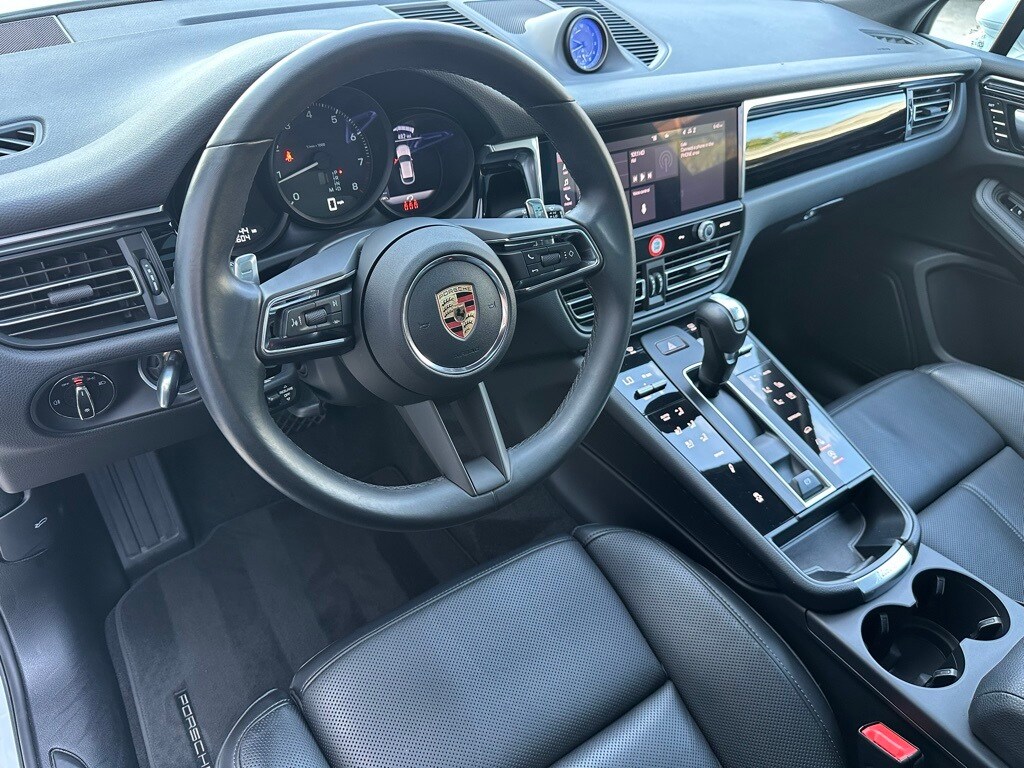 2024 Porsche Macan T photo 4