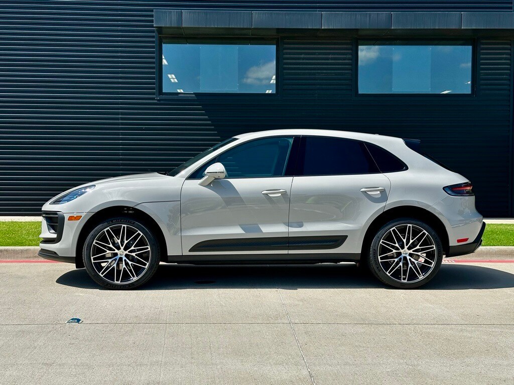 2025 Porsche Macan S photo 2