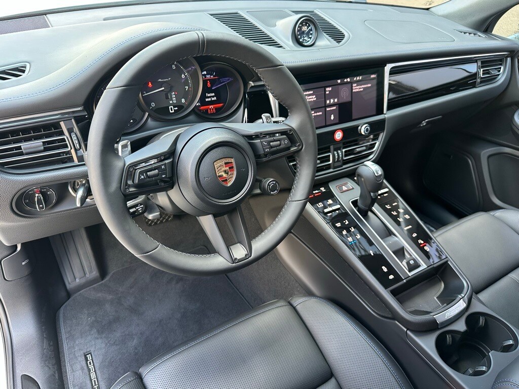 2026 Porsche Macan T photo 4