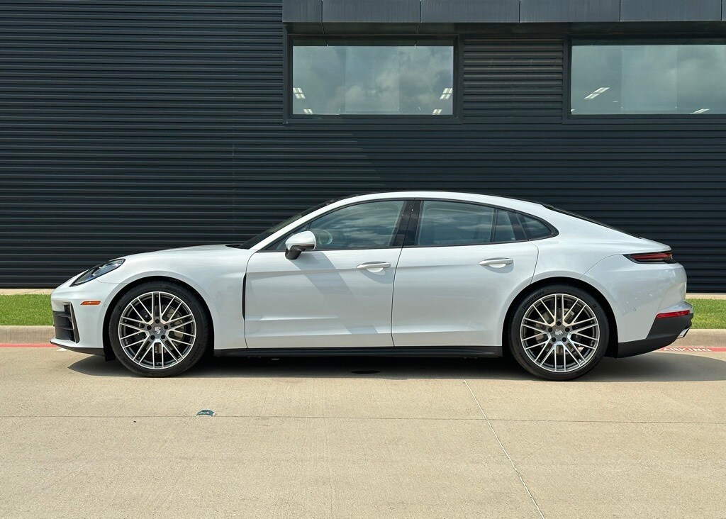 2025 Porsche Panamera 4 photo 2