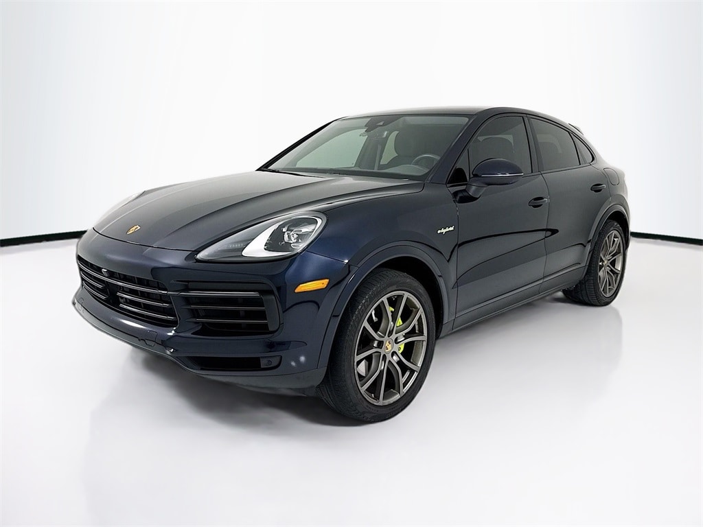 2023 Porsche Cayenne Platinum Edition's photo