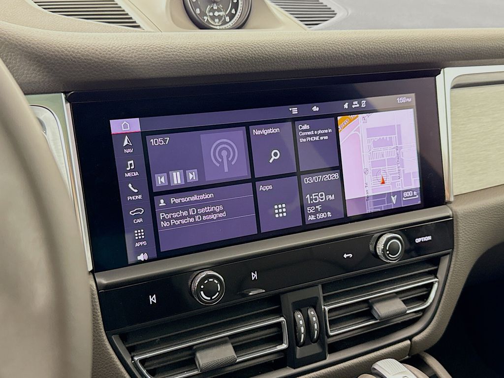 2023 Porsche Macan T - Photo 18