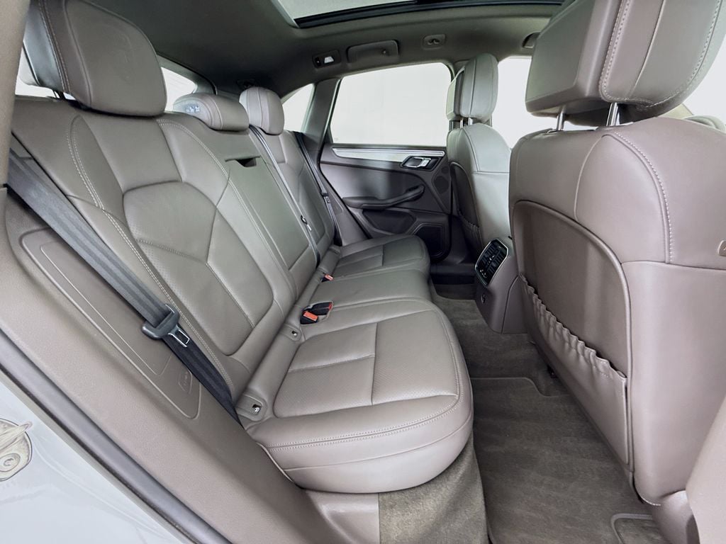 2023 Porsche Macan T - Photo 30