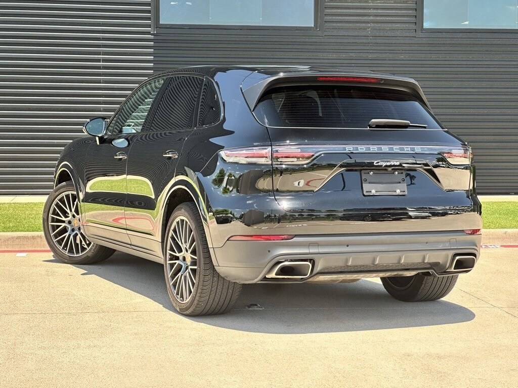 2022 Porsche Cayenne Base photo 3